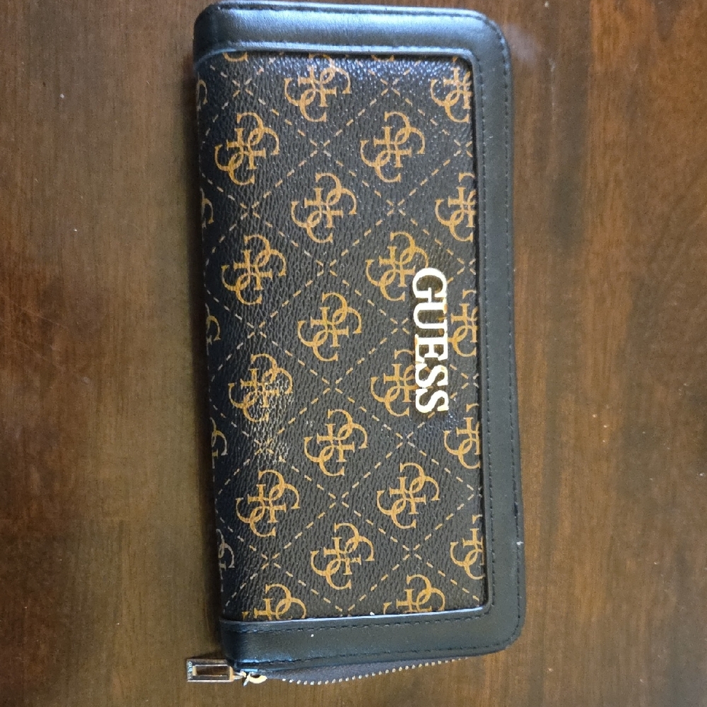 GUESS Full Size Wallet